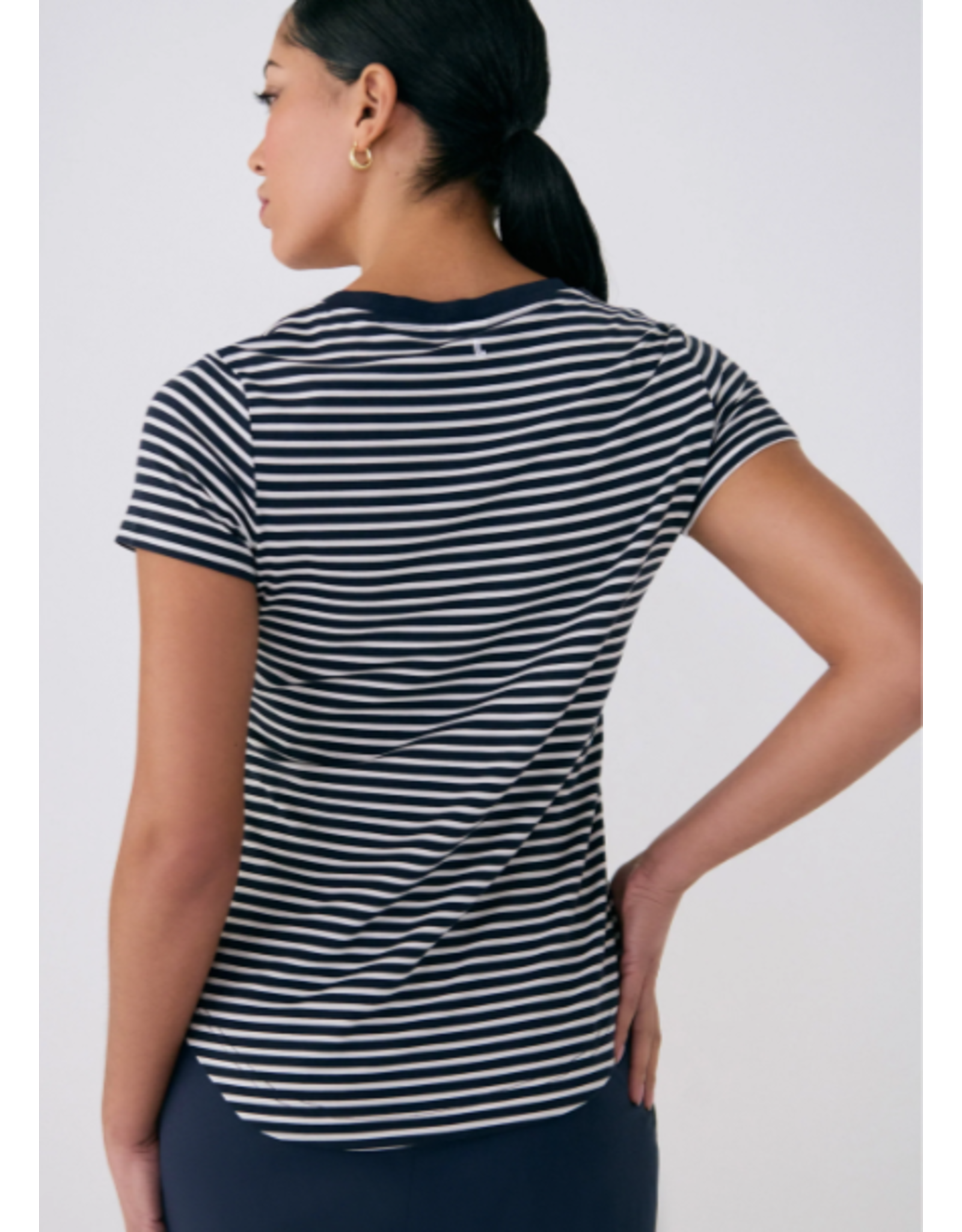 LOLË LSW4613 DYNAMIC V-NECK