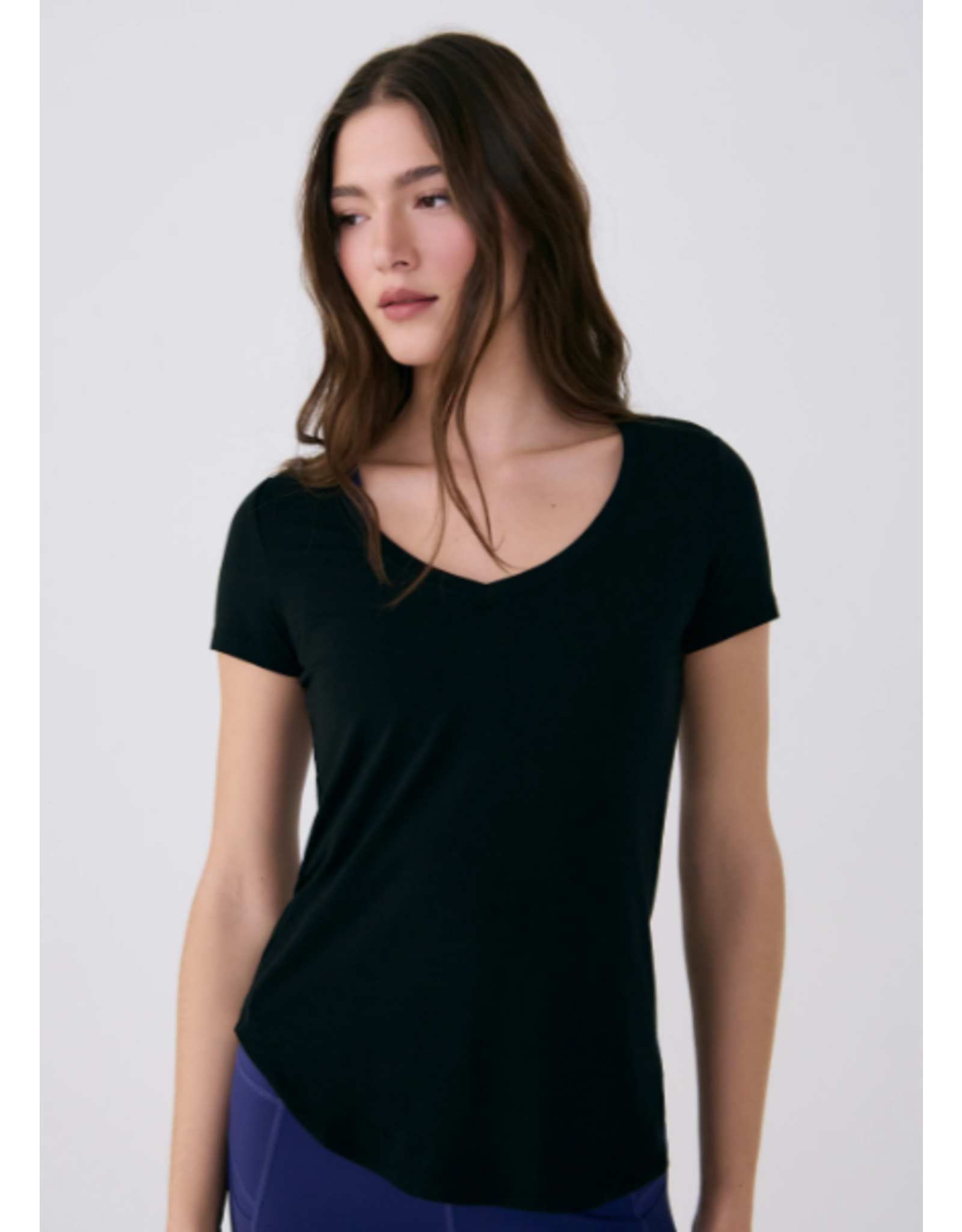 LOLË LSW4613 DYNAMIC V-NECK