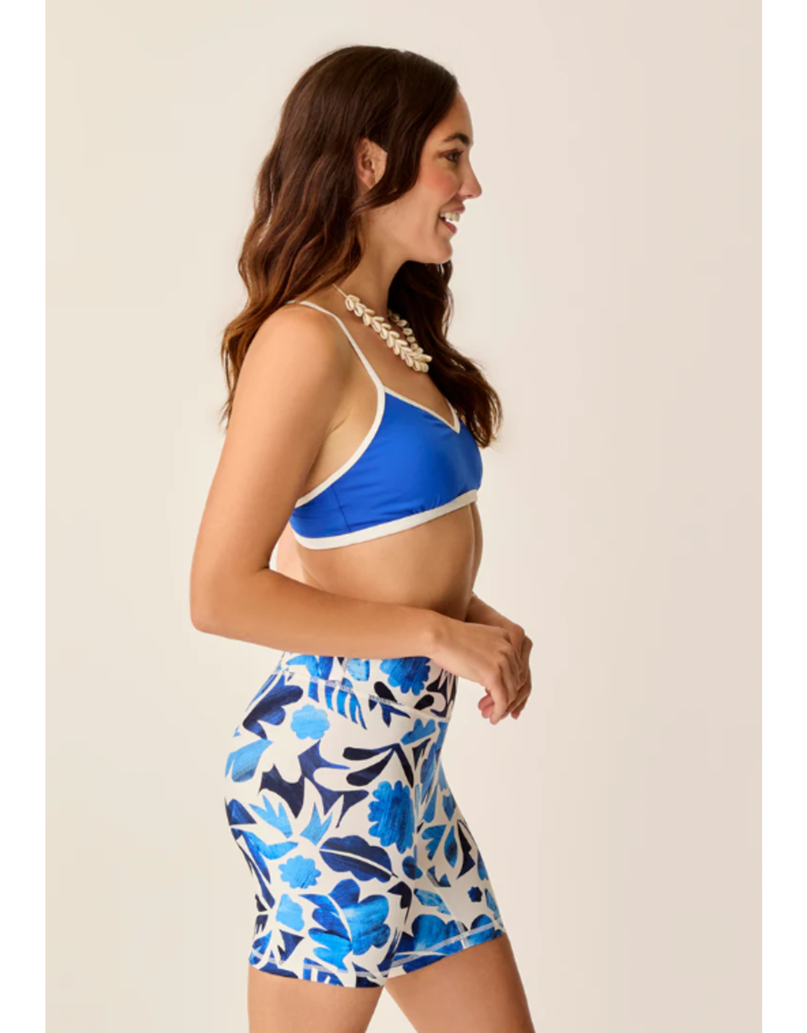 CARVES BBBS03 Lucie 6" Compression Short