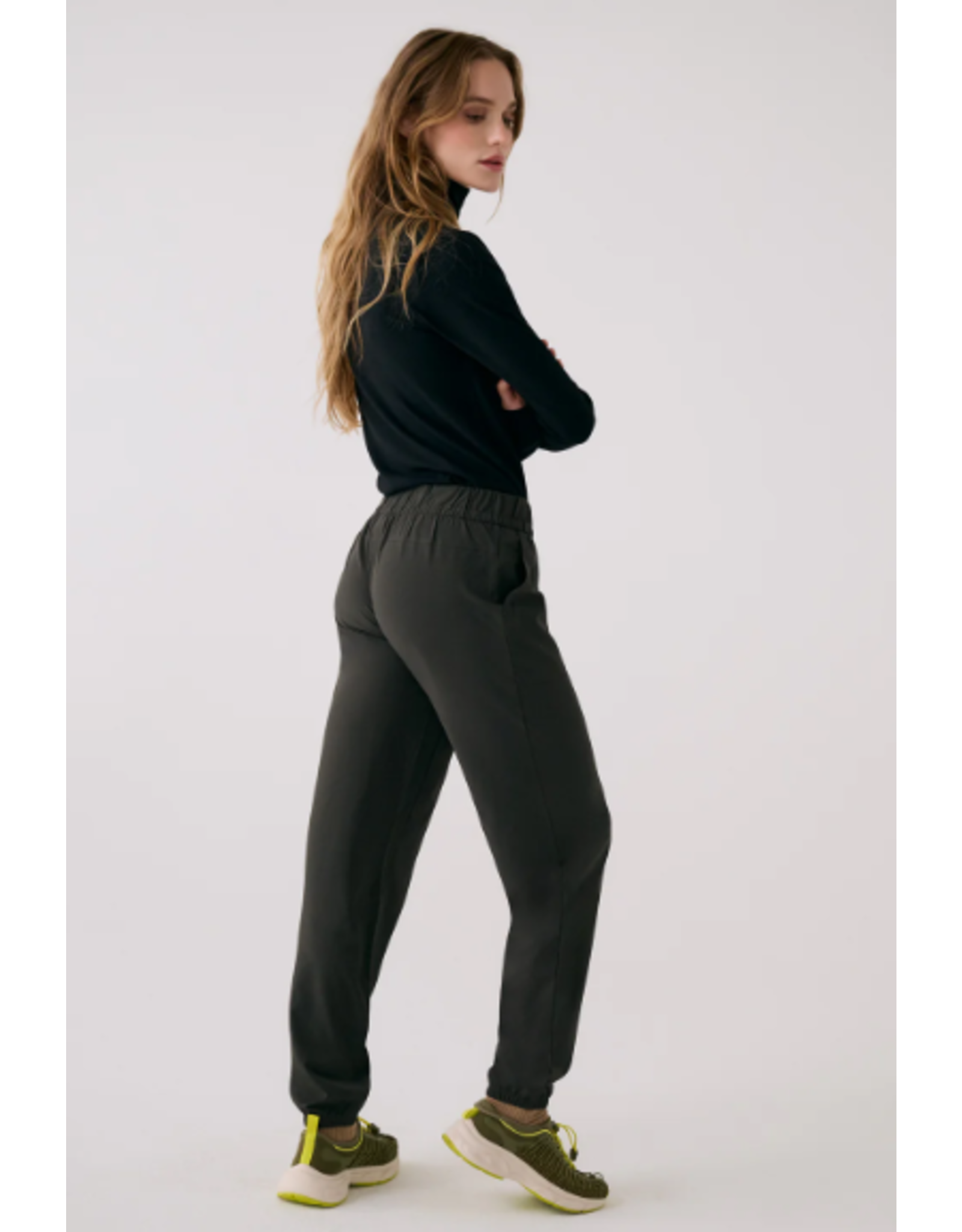 LOLË LSW4675 OLIVIE JOGGER