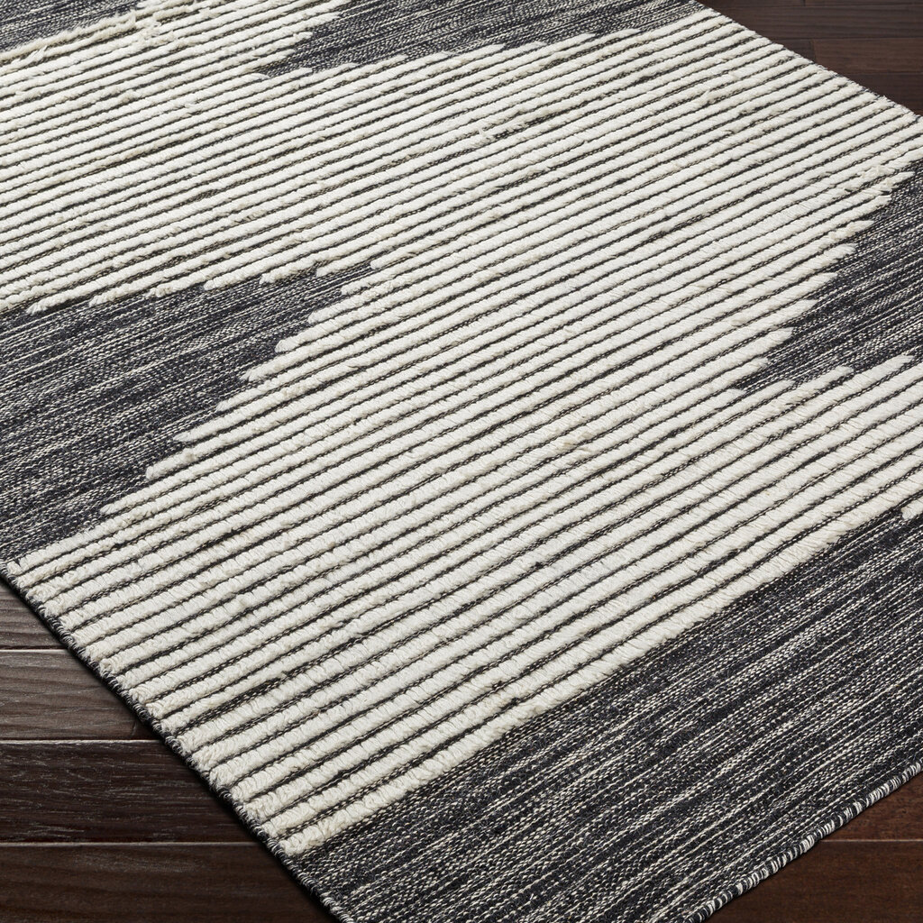 APACHE WOOL RUG 6' X 9' BLACK AND WHITE