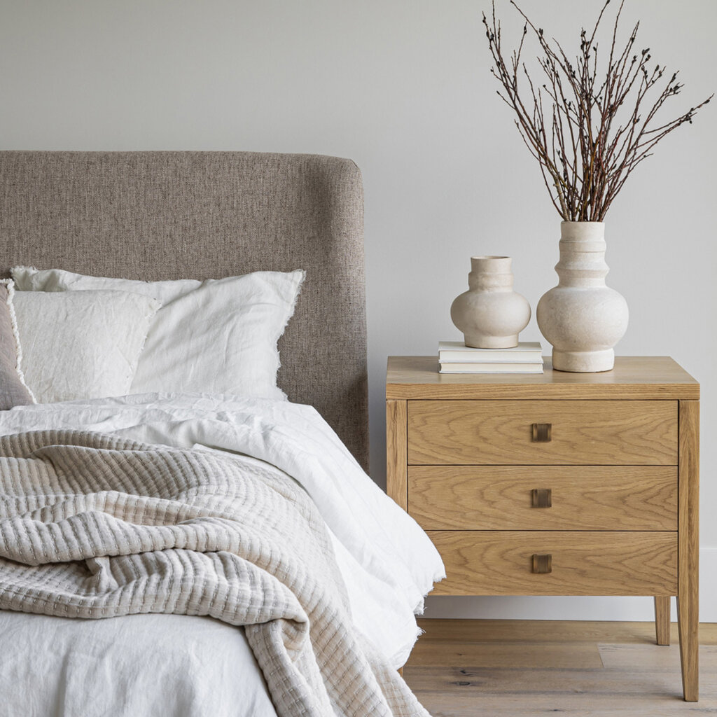 HEMSWORTH 3 DRAWER CHEST NIGHTSTAND OAK NATURAL