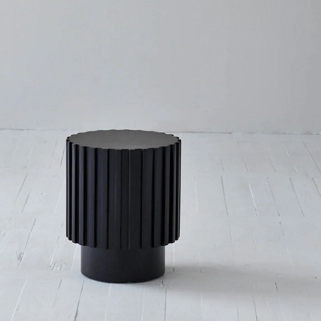 RIVETING SIDE TABLE BLACK