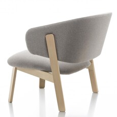 WOLFGANG LOUNGE CHAIR OAK WOOD + UPHOLSTERY