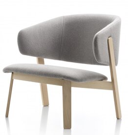 WOLFGANG LOUNGE CHAIR OAK WOOD + UPHOLSTERY