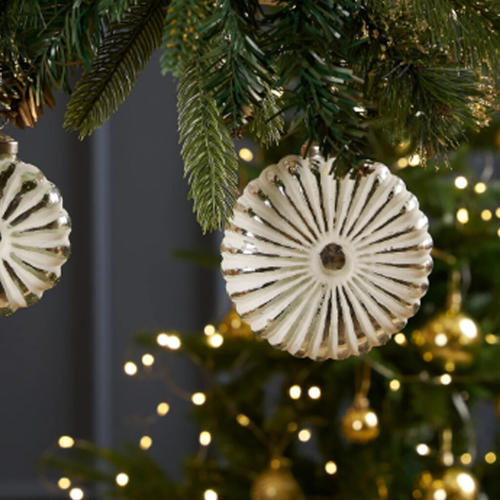 FLUTED ORNAMENT WHITE