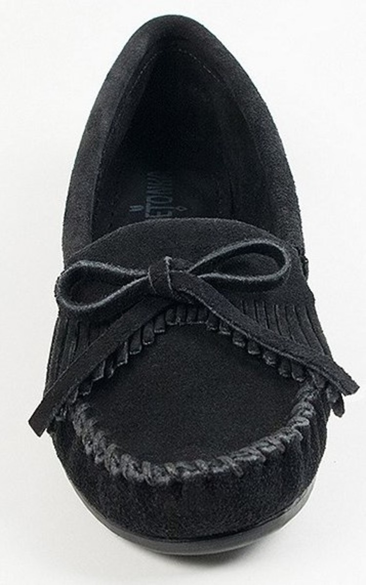 Minnetonka Minnetonka Women's Kilty Suede Moccasins Black
