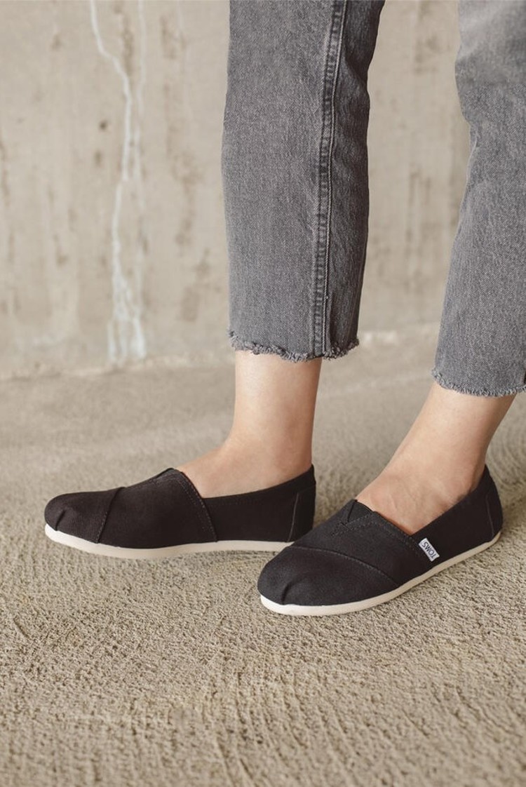 Toms Toms Women's Classic Black Canvas
