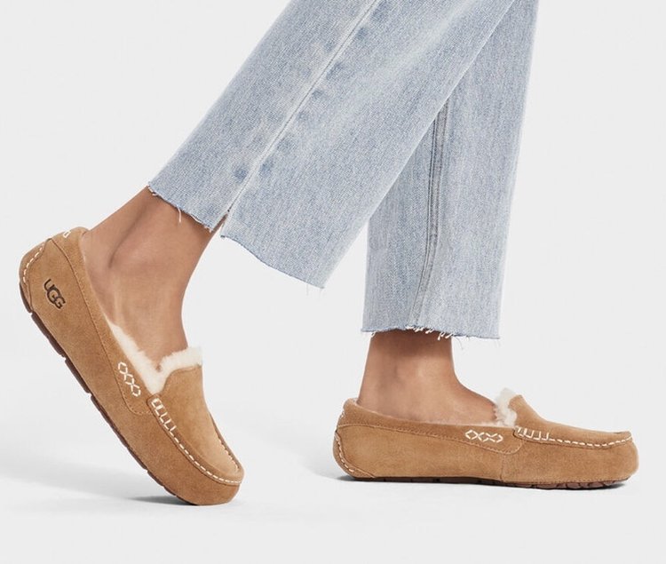 UGG UGG Women's Ansley Chestnut