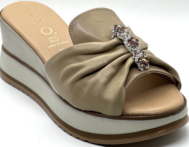 Repo Repo Women’s 21108 Beige Platform Slide