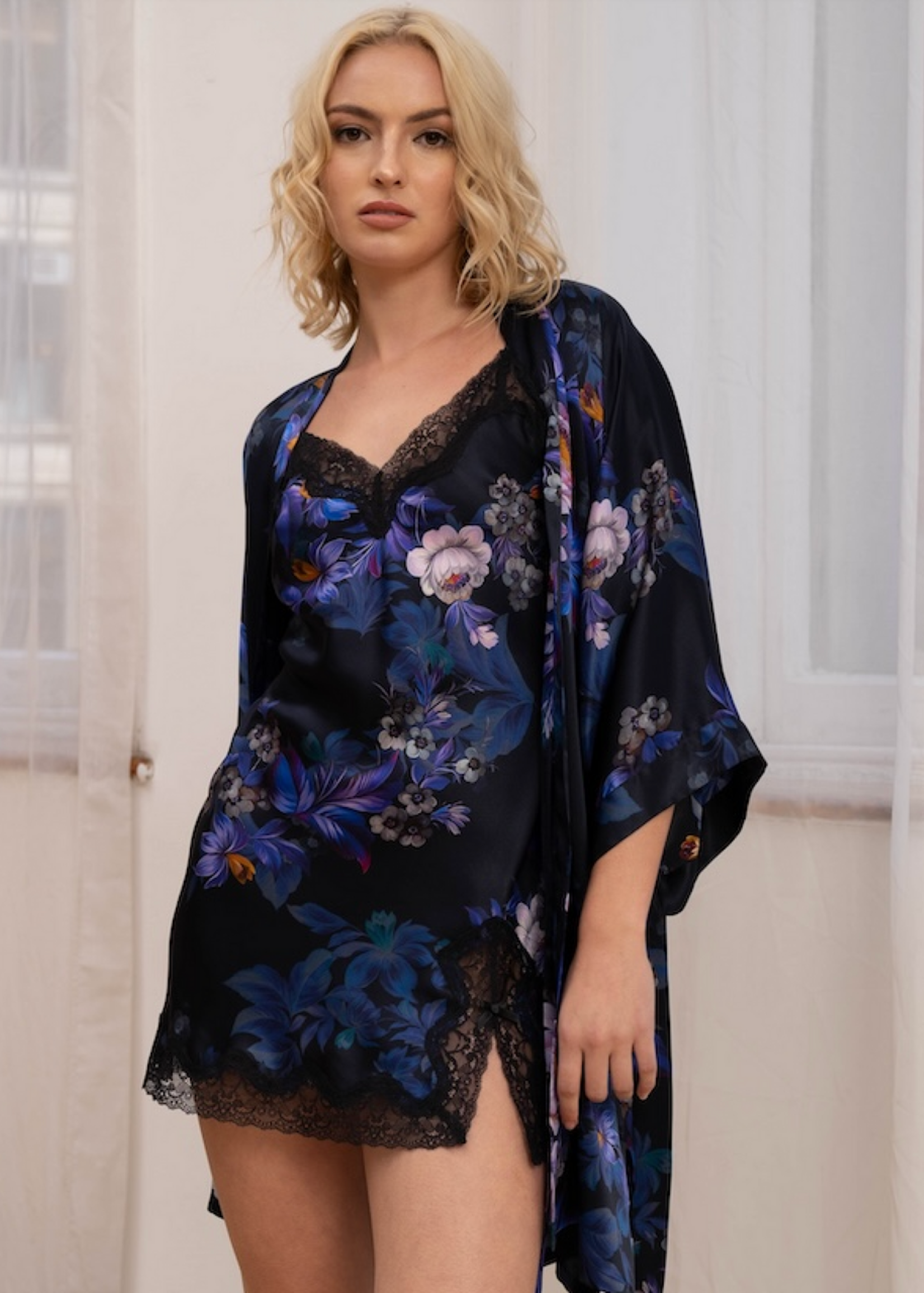 Samantha Chang Classic Silk Short Kimono