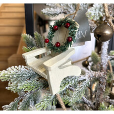 The Pine Centre Wood Chair w/ Wreath Ornament - White