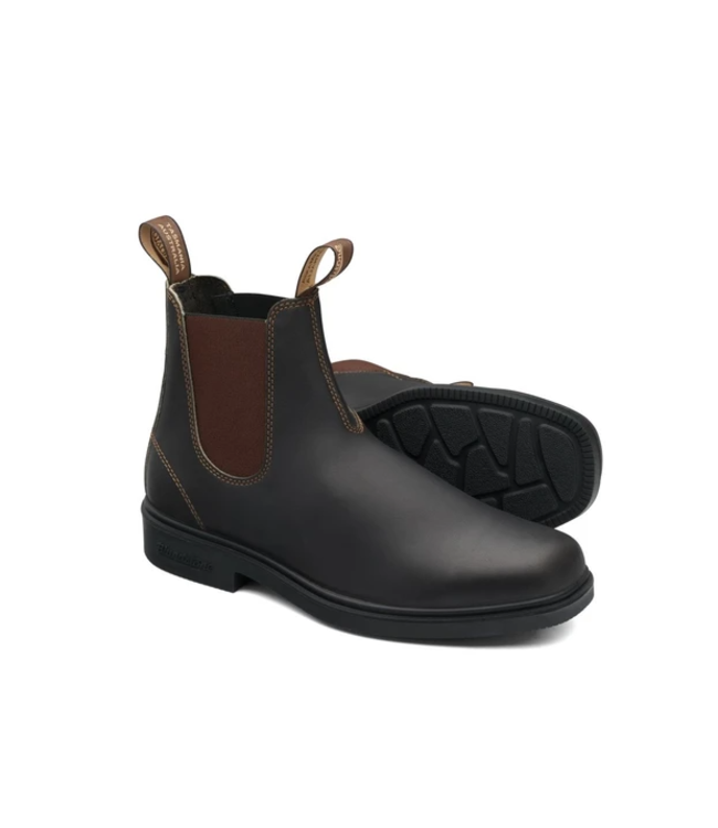 chisel toe chelsea boots