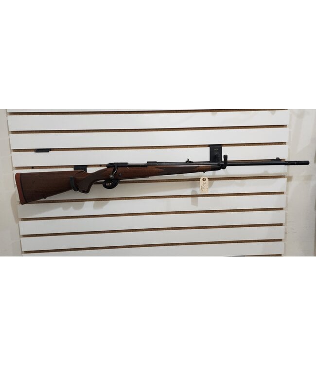 USED WINCHESTER MODEL 70 SUPER GRADE BOLT-ACTION RIFLE (4 ROUND)  300 WIN MAG - WOOD STOCK - 24" BARREL