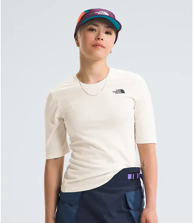 WOMEN’S THE NORTH FACE SHADOW SHORT-SLEEVE TEE
