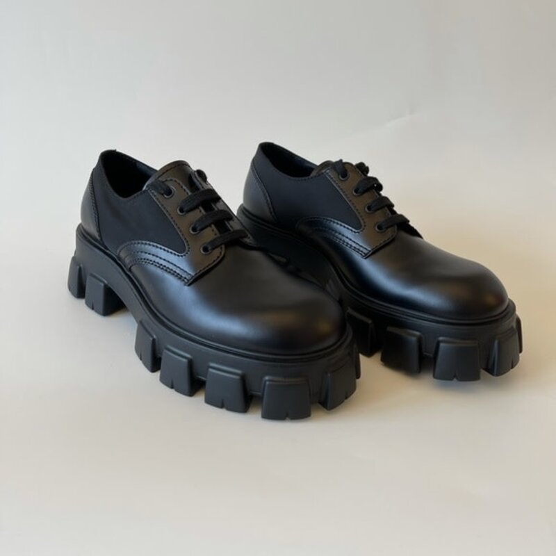 PRADA MONOLITH LEATHER LACE-UP DERBY SHOES (10 US)