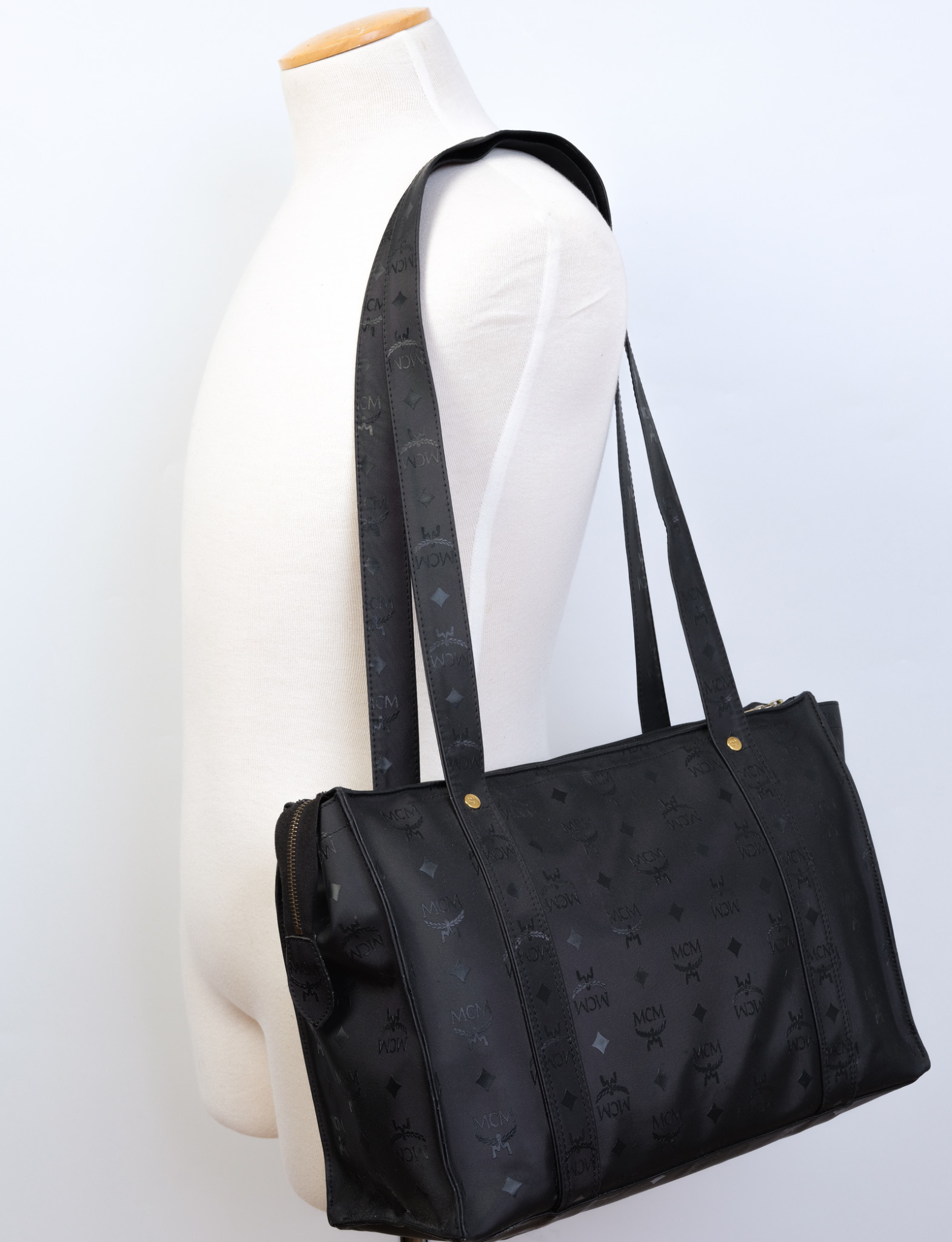 MCM VINTAGE BLACK SHOULDER BAG  Black shoulder bag, Black leather satchel,  Denim shoulder bags