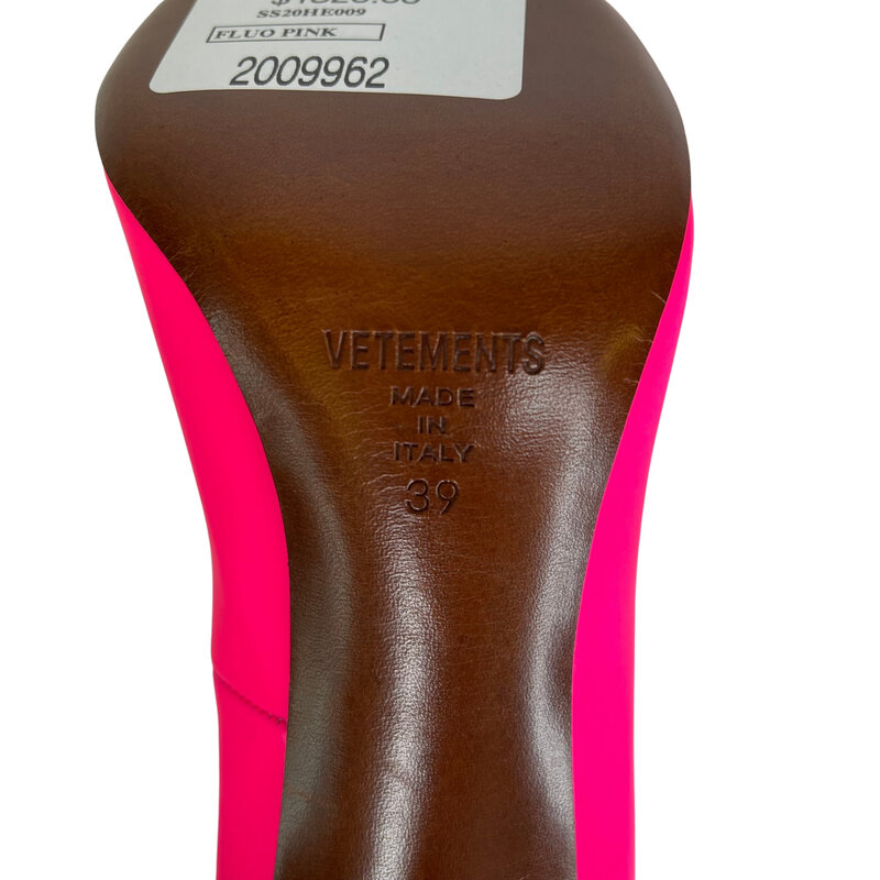 VETEMENTS VETEMENTS RUBBERIZED LEATHER FLOURESCENT DECOLLETE PINK HEELS (39 EU)