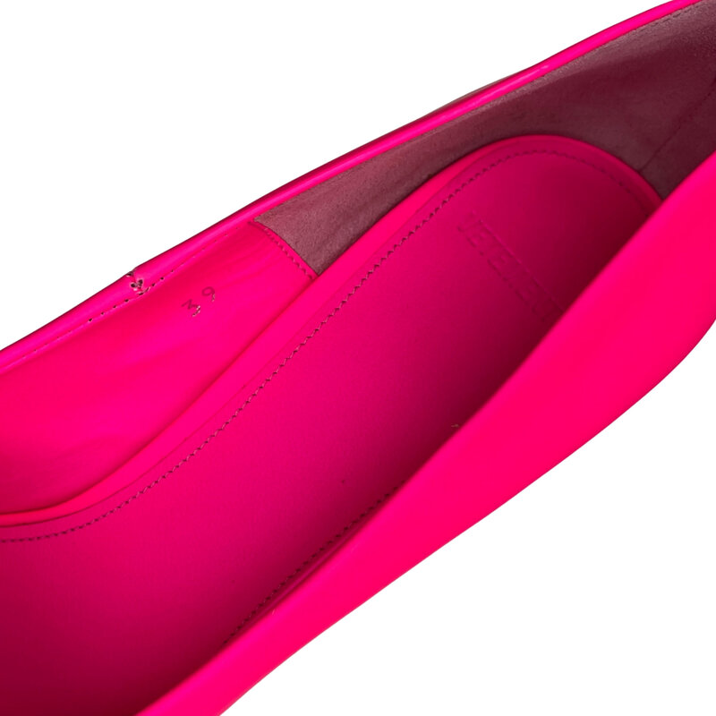 VETEMENTS VETEMENTS RUBBERIZED LEATHER FLOURESCENT DECOLLETE PINK HEELS (39 EU)