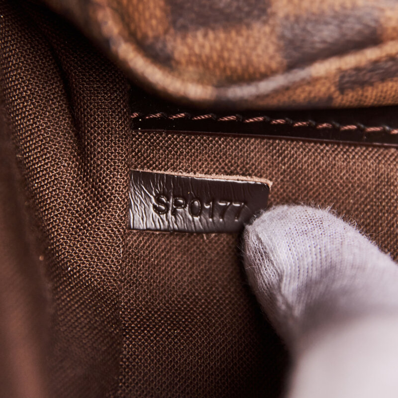 LOUIS VUITTON LOUIS VUITTON DAMIER EBENE NAVIGLIO MESSENGER BAG (2017)