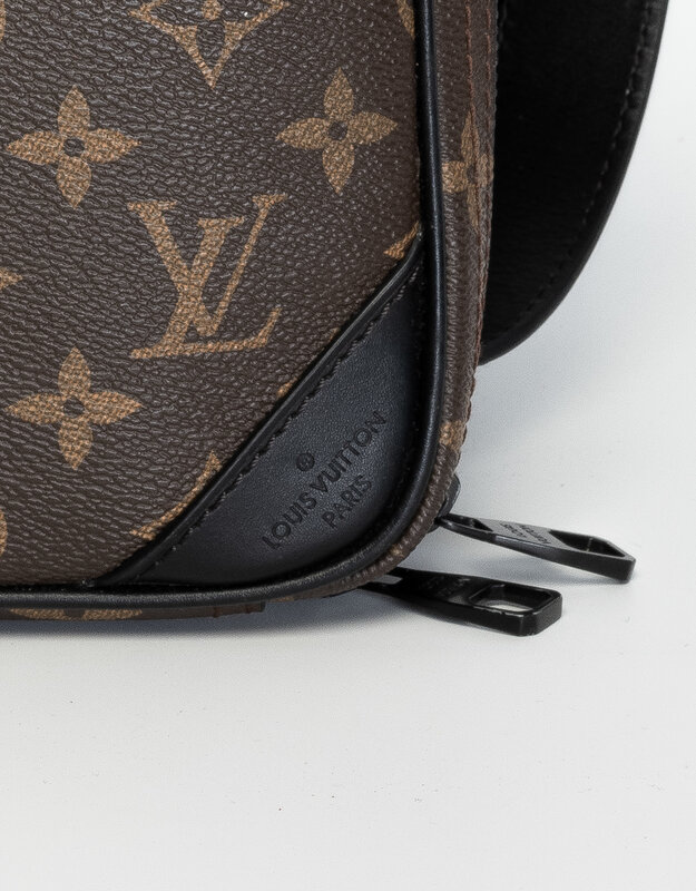 LOUIS VUITTON LOUIS VUITTON VIRGIL ABLOH MONOGRAM UTILITY FRONT BAG (2018)