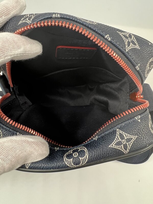 LOUIS VUITTON LOUIS VUITTON MONOGRAM UPSIDE DOWN INK DANUBE (2016)