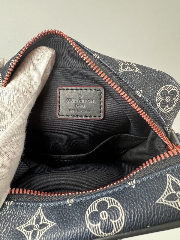 LOUIS VUITTON LOUIS VUITTON MONOGRAM UPSIDE DOWN INK DANUBE (2016)