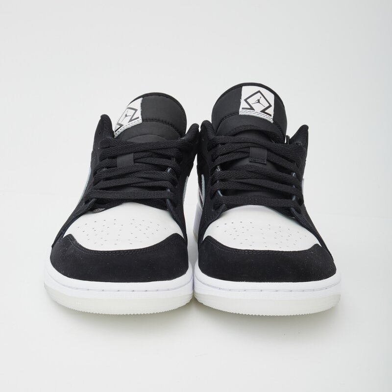 NIKE NIKE JORDAN 1 LOW DIAMOND SHORTS BACK AND WHITE SNEAKERS (12 US)