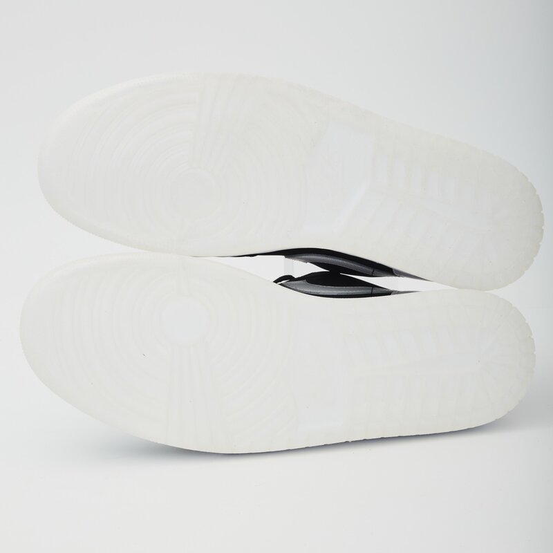 NIKE NIKE JORDAN 1 LOW DIAMOND SHORTS BACK AND WHITE SNEAKERS (12 US)
