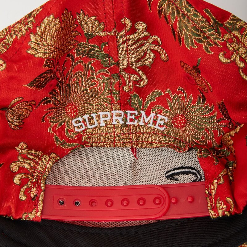 SUPREME SILK RED JACQUARD CAP