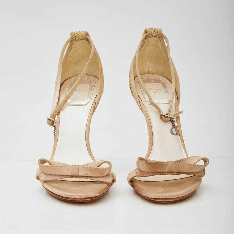 CHRISTIAN DIOR DIOR VINTAGE GOLD SILK EMBELLISHED OPEN TOE HEEL (EU 37)