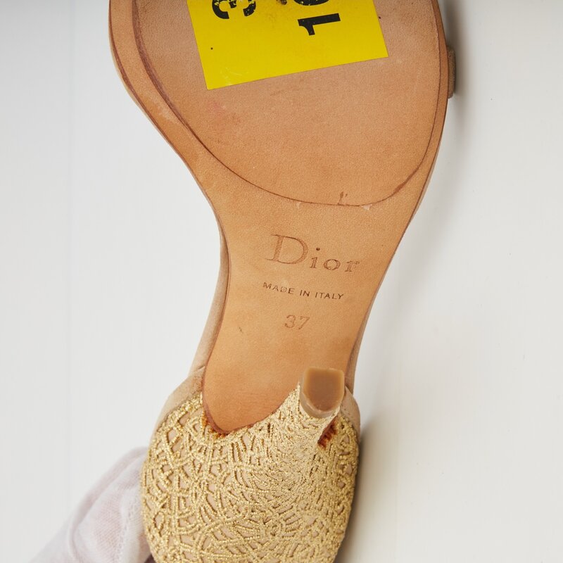 CHRISTIAN DIOR DIOR VINTAGE GOLD SILK EMBELLISHED OPEN TOE HEEL (EU 37)