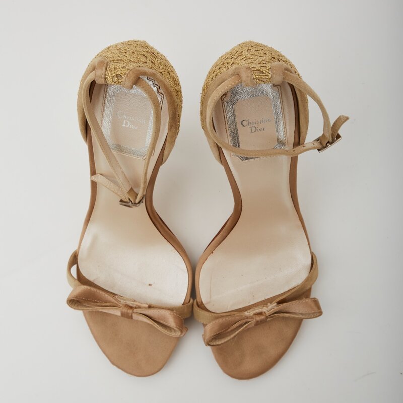 CHRISTIAN DIOR VINTAGE GOLD SILK EMBELLISHED OPEN TOE HEEL (EU 37)