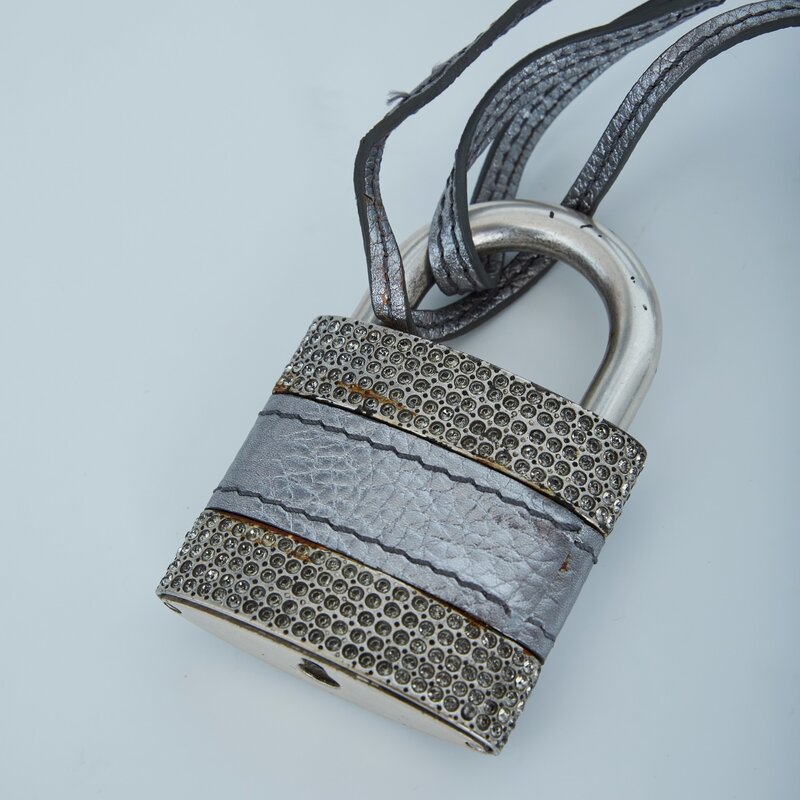 CHLOE SILVER METALLIC PADLOCK KEYCHAIN