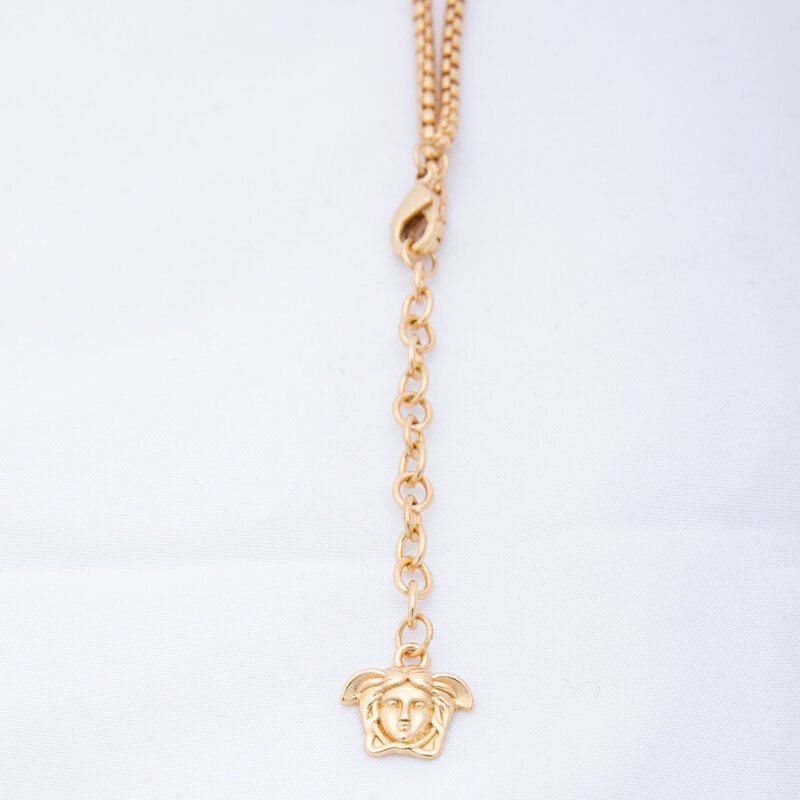 VERSACE VERSACE MEDUSA HEAD TEXTURED PENDANT CHAIN GOLD TONE NECKLACE