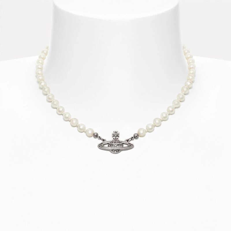 VIVIENNE WESTWOOD VIVIENNE WESTWOOD MINI BAS RELIEF PEARL ORB CHOKER SILVER