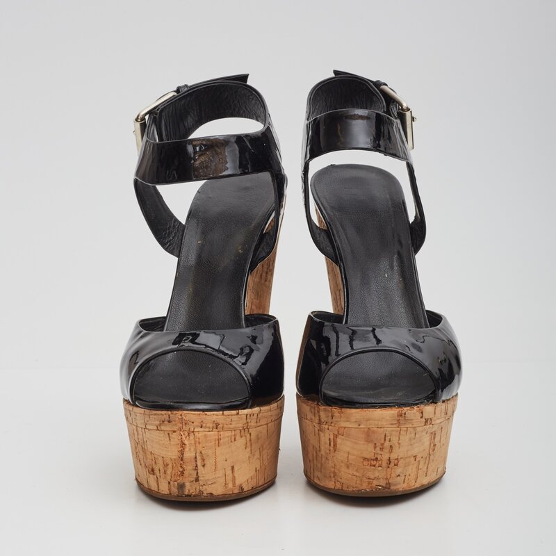 GIUSEPPE ZANOTTI GIUSEPPE ZANOTTI PATENT LEATHER BLACK CORK SLING BACK WEDGES (EU 39)