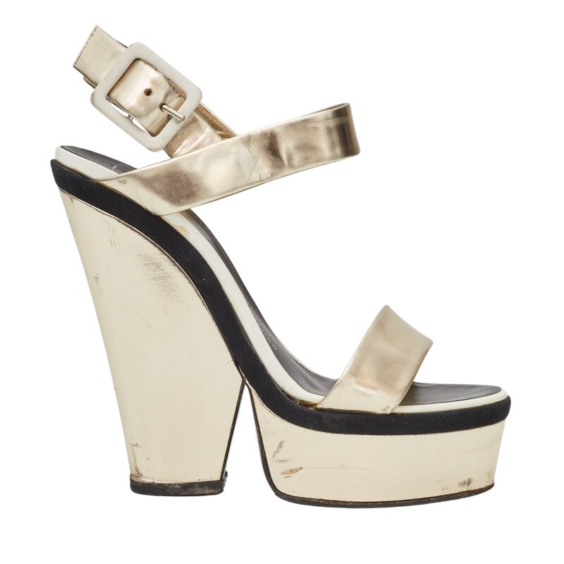 GIUSEPPE ZANOTTI GIUSEPPE ZANOTTI SILVER PATENT LEATHER WEDGES (EU 39 | US 9)