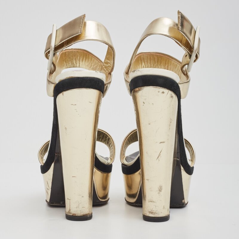 GIUSEPPE ZANOTTI GIUSEPPE ZANOTTI SILVER PATENT LEATHER WEDGES (EU 39 | US 9)