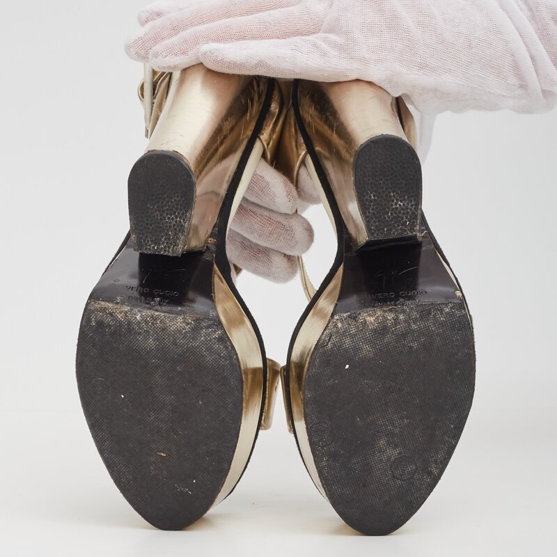 GIUSEPPE ZANOTTI GIUSEPPE ZANOTTI SILVER PATENT LEATHER WEDGES (EU 39 | US 9)