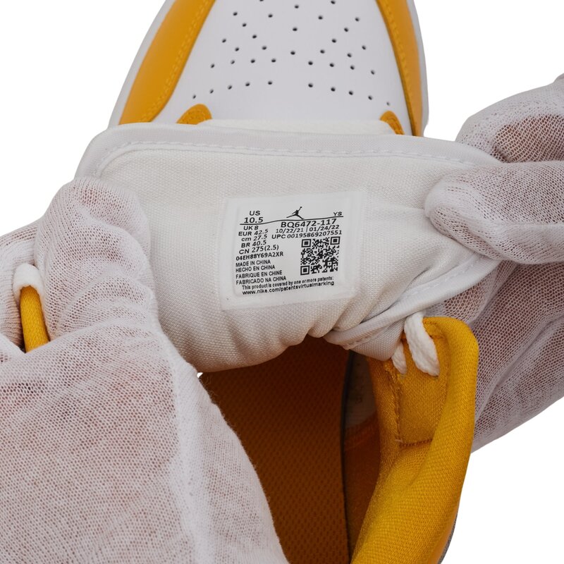 NIKE NIKE JORDAN 1 MID WHITE UNIVERSITY GOLD SNEAKERS (10.5 US)