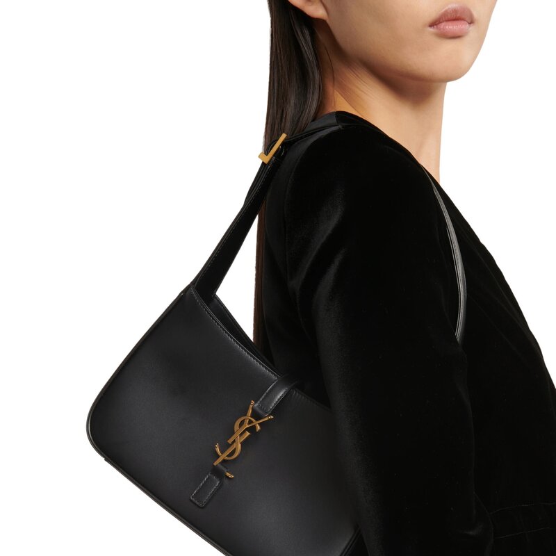SAINT LAURENT SAINT LAURENT SMOOTH BLACK LEATHER LE 5 À 7 HOBO BAG