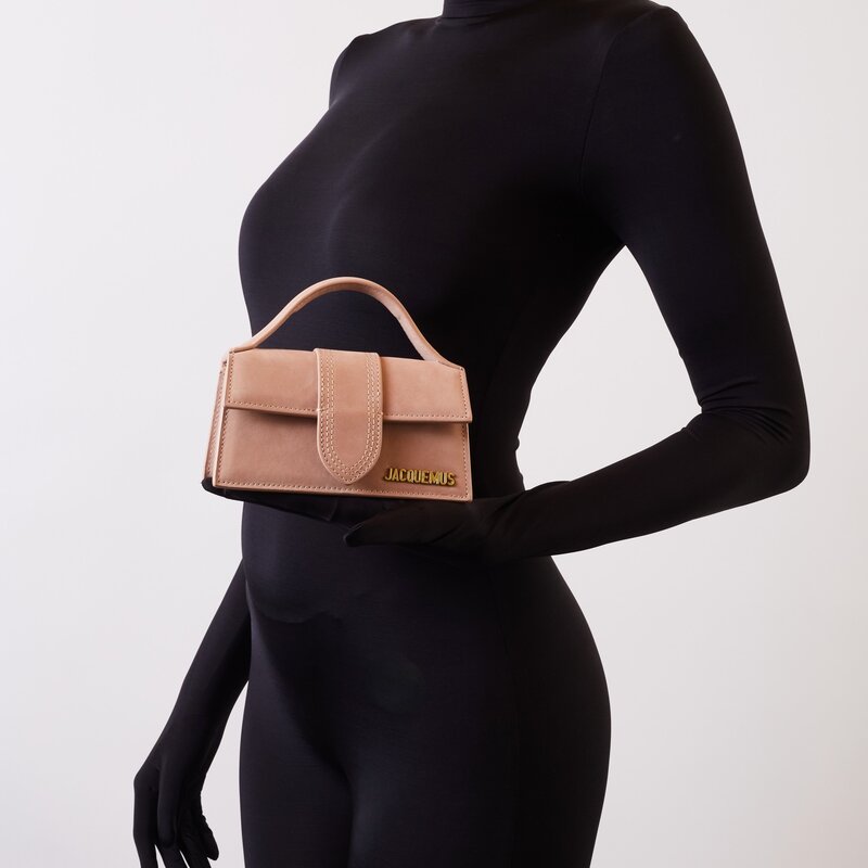 JACQUEMUS JACQUEMUS BEIGE SUEDE LE BAMBINO CLUTCH BAG