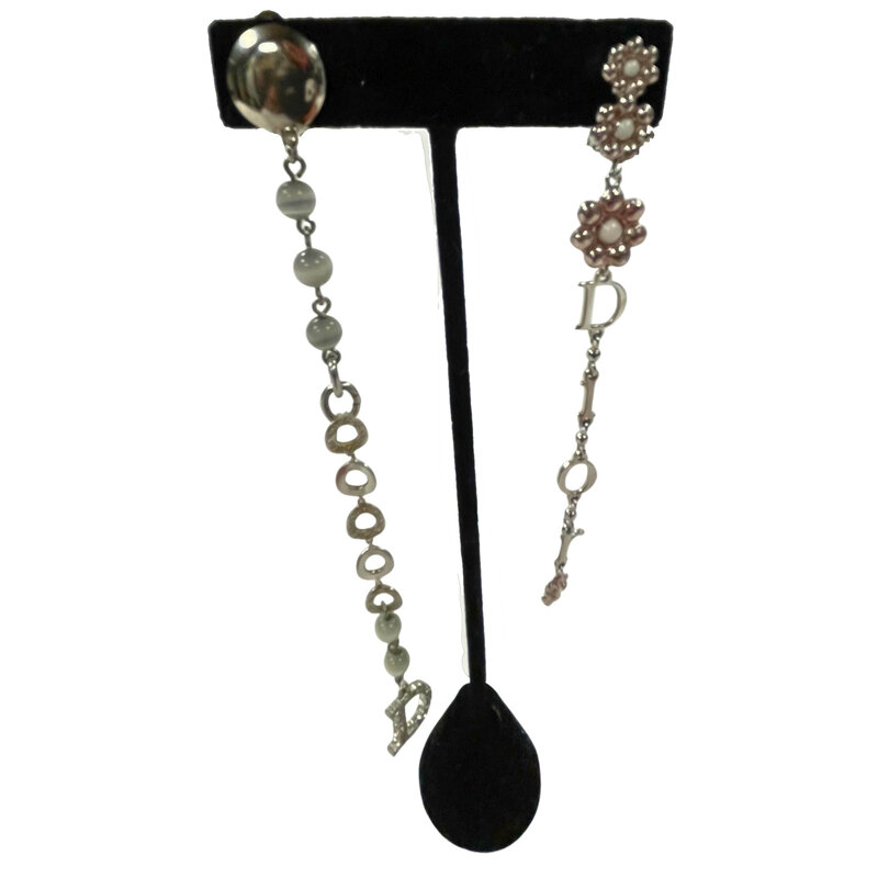 CHRISTIAN DIOR DIOR SILVER FLORAL LOGO DROP ASYMMETRICAL EARRINGS