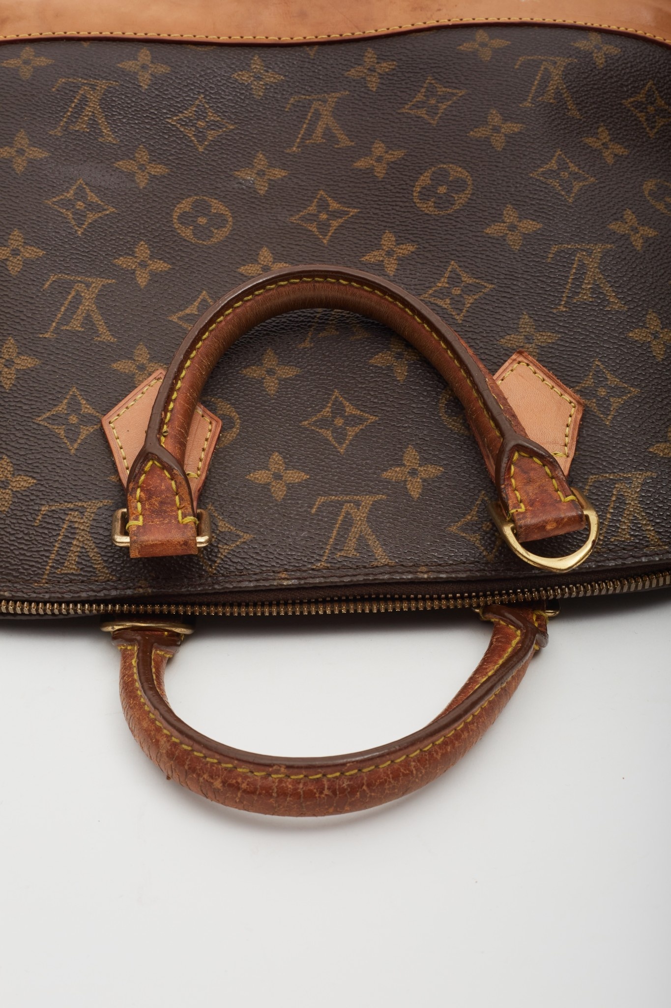 Louis Vuitton Alma PM Monogram Vintage ○ Labellov ○ Buy and Sell Authentic  Luxury