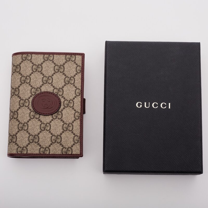 GUCCI GG MONOGRAM PASSPORT HOLDER CASE (724562)