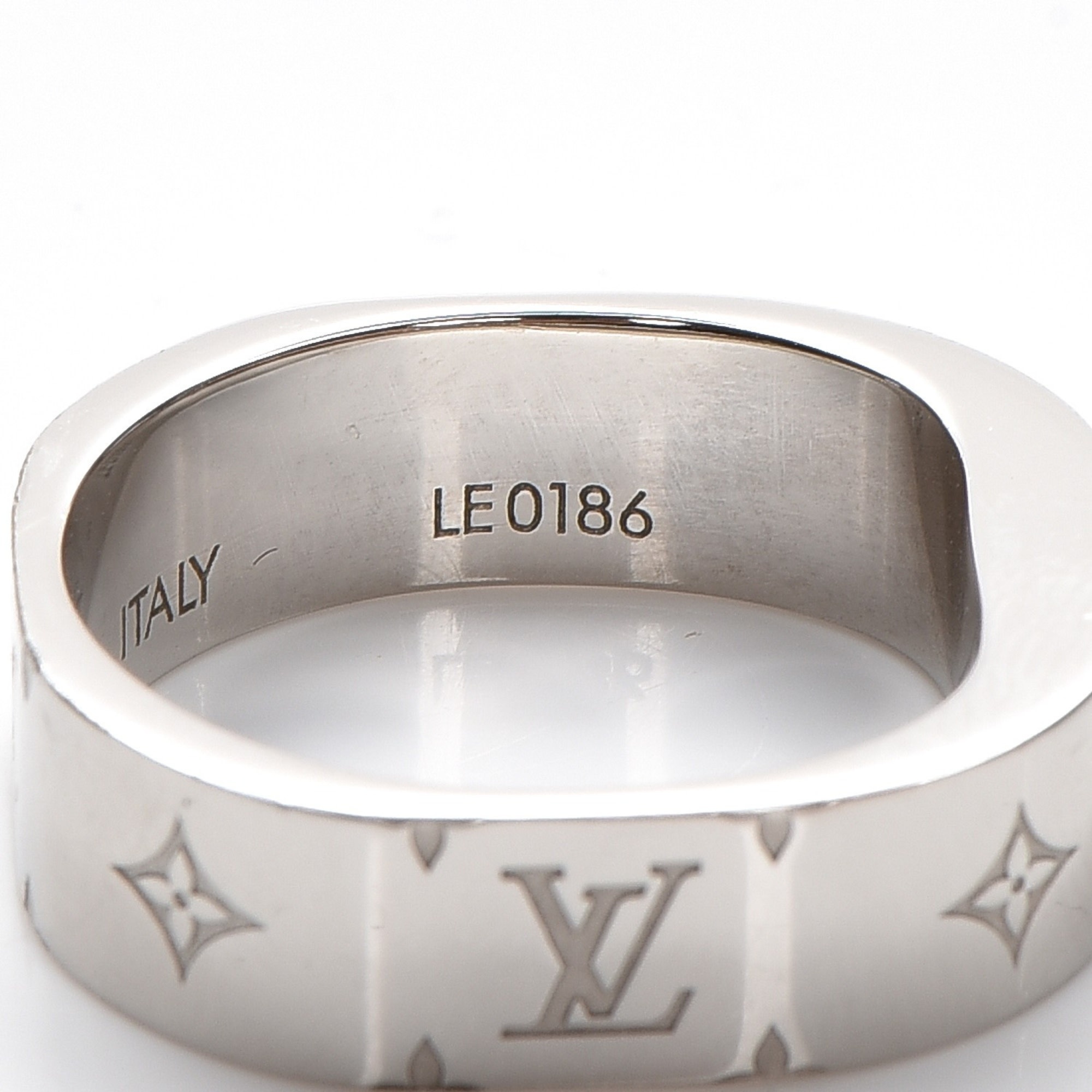 Louis Vuitton Nanogram Ring Gold Metal. Size M