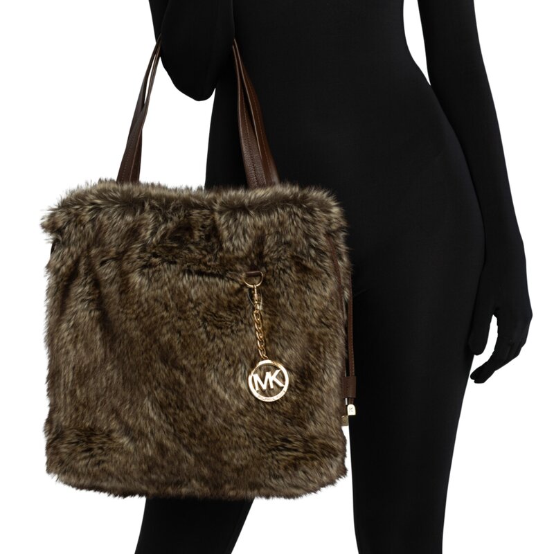 LOGO CHARM BROWN FUR TOTE