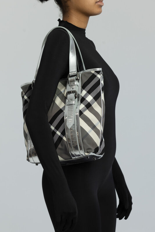 BLACK BEAT CHECK NYLON VICTORIA TOTE