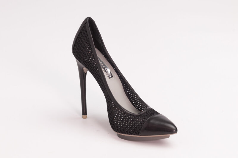 BCBG BCBG BLACK MESH HEELS (5.5)